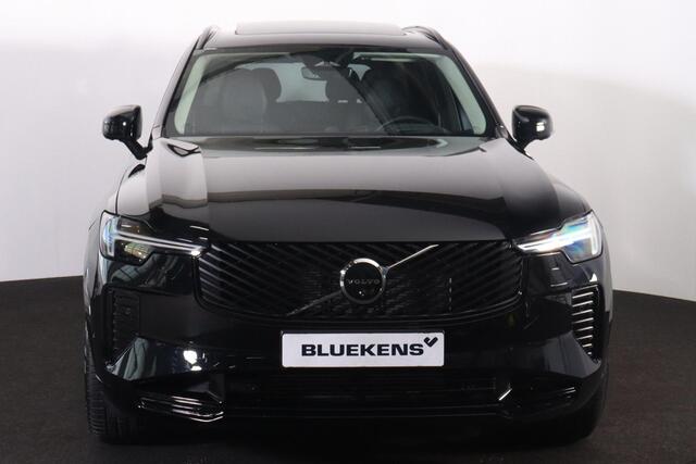 Volvo XC90 T8 Recharge AWD Ultra Dark - Luchtvering - Panorama/schuifdak - IntelliSafe Assist & Surround - 360º Camera - Bowers & Wilkins audio - Verwarmde voorstoelen, stuur & achterbank - Parkeersensoren voor & achter - Elektr. bedienb. voorstoelen met geheugen -