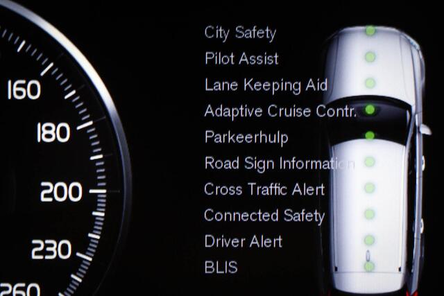 Volvo XC90 2.0 T8 Twin Engine AWD Inscription | LUXURY / SCANDINAVIAN- LINE | BUSINESS PACK CONNECT | PANORAMMADAK | HEAD UP | TREKHAAK