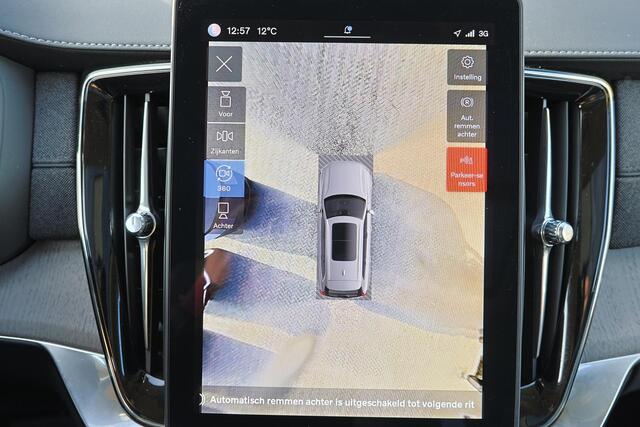 Volvo XC90 T8 Recharge AWD Ultra Dark - Luchtvering - Panorama/schuifdak - IntelliSafe Assist & Surround - 360º Camera - Bowers & Wilkins audio - Verwarmde voorstoelen, stuur & achterbank - Parkeersensoren voor & achter - Elektr. bedienb. voorstoelen met geheugen -