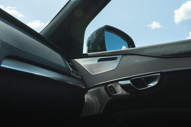 Volvo XC90 Recharge Longe Range T8 AWD Ultimate Dark | Luchtvering | Stoel-/Stuurverwarming | Trekhaak | 360 Camera | Bowers & Wilkins Audio | Schuif-/Kanteldak | Getint Glas | Keyless | 22" LM