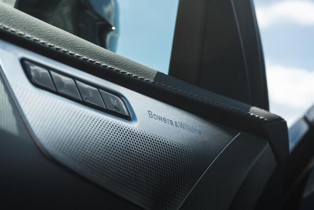 Volvo XC90 Recharge Longe Range T8 AWD Ultimate Dark | Luchtvering | Stoel-/Stuurverwarming | Trekhaak | 360 Camera | Bowers & Wilkins Audio | Schuif-/Kanteldak | Getint Glas | Keyless | 22" LM