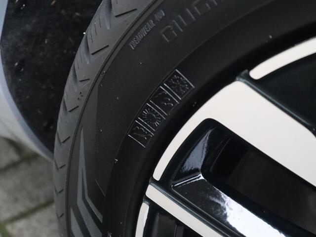 Volvo XC90 2.0 T8 Plug-in hybrid AWD Ultra Dark |Full Option!| Luchtvering| Gelaagd Glas| Bowers & Wilkins audiosysteem|