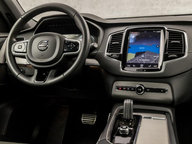 Volvo XC90 2.0 T8 Recharge AWD R-Design Inscription 7 Persoons 391Pk Automaat (PANORAMADAK, MEMORY SEATS, HARMAN/KARDON, 360 CAMERA, TREKHAAK, LEDER, STUUR/STOELVERWARMING, ZWART HEMEL, ADAPTIVE CRUISE, KEYLESS, NIEUWSTAAT)