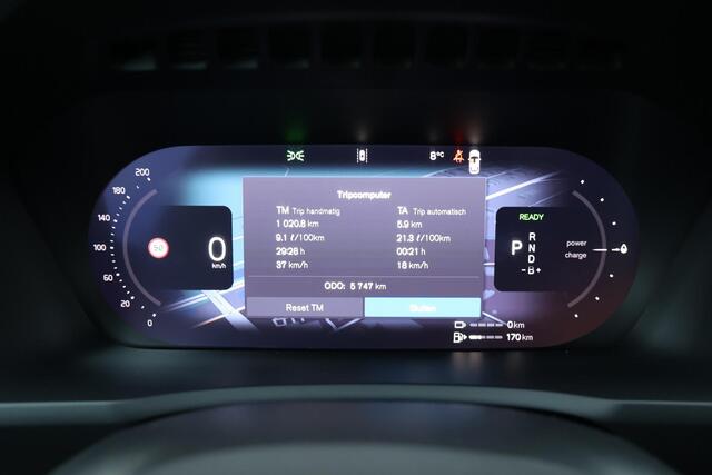 Volvo XC90 T8 Recharge AWD Ultra Bright - Luchtvering - Panorama/schuifdak - IntelliSafe Assist & Surround - 360º Camera - Bowers & Wilkins audio - Adaptieve LED koplampen - Verwarmde voorstoelen, stuur & achterbank - Parkeersensoren voor & achter - Elektr. bedienb.