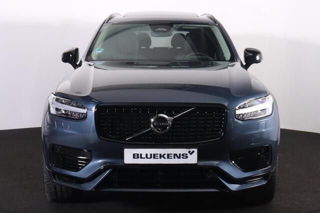 Volvo XC90 T8 Recharge AWD Ultra Dark - Panorama/schuifdak - IntelliSafe Assist & Surround - 360º Camera - Harman/Kardon audio - Adaptieve LED koplampen - Verwarmde voorstoelen, stuur & achterbank - Parkeersensoren voor & achter - Elektr. bedienb. voorstoelen met ge