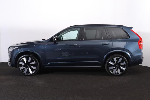 Volvo XC90 T8 Recharge AWD Ultra Dark - Panorama/schuifdak - IntelliSafe Assist & Surround - 360º Camera - Harman/Kardon audio - Adaptieve LED koplampen - Verwarmde voorstoelen, stuur & achterbank - Parkeersensoren voor & achter - Elektr. bedienb. voorstoelen met ge