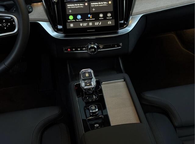 Volvo XC90 T8 Plus Dark Facelift Plug-in hybrid AWD ** Trekhaak ** HUD ** Panodak ** 360 camera ** Bowers & Wilkins