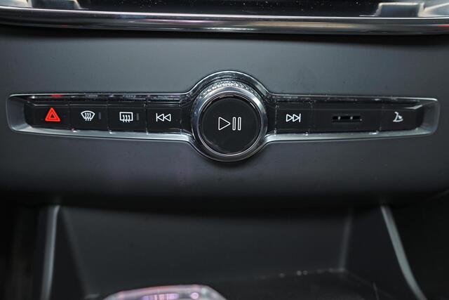 Volvo XC90 T8 Recharge AWD Ultra Dark - Panorama/schuifdak - IntelliSafe Assist & Surround - 360º Camera - Harman/Kardon audio - Adaptieve LED koplampen - Verwarmde voorstoelen, stuur & achterbank - Parkeersensoren voor & achter - Elektr. bedienb. voorstoelen met ge