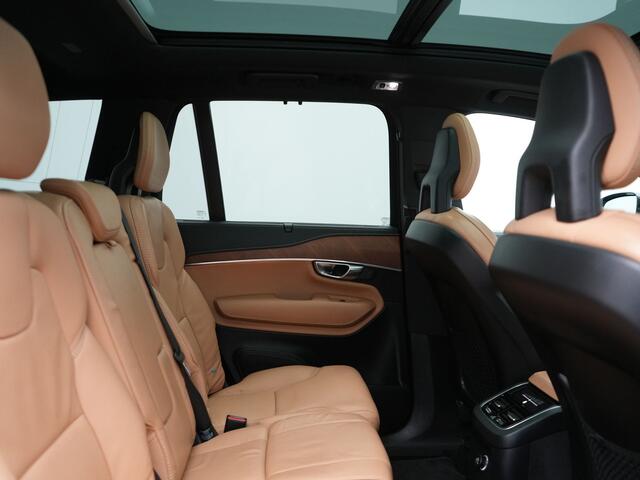 Volvo XC90 T8 Twin Engine AWD Inscription 7 Persoons Plug In Hybrid 394pk Dealer O.H. PHEV | Panodak | Adaptive Cruise | Luxe Lederen Sportstoelen Memory & Verwarmd | 360 Camera | Head Up | Harman Kardon | Apple Carplay | Blis | Virtual | Navigatie | 21"L.M |