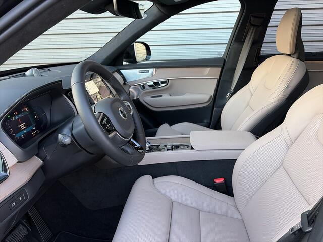 Volvo XC90 T8 Plug-in hybrid AWD Ultra Dark / Gelaagde zijruit(en) / B&W Audio / 22" Velgen / Luchtvering /