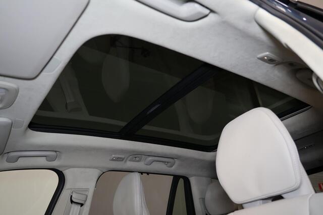 Volvo XC90 T8 Recharge AWD Ultra Bright - Luchtvering - Panorama/schuifdak - IntelliSafe Assist & Surround - 360º Camera - Bowers & Wilkins audio - Adaptieve LED koplampen - Verwarmde voorstoelen, stuur & achterbank - Parkeersensoren voor & achter - Elektr. bedienb.