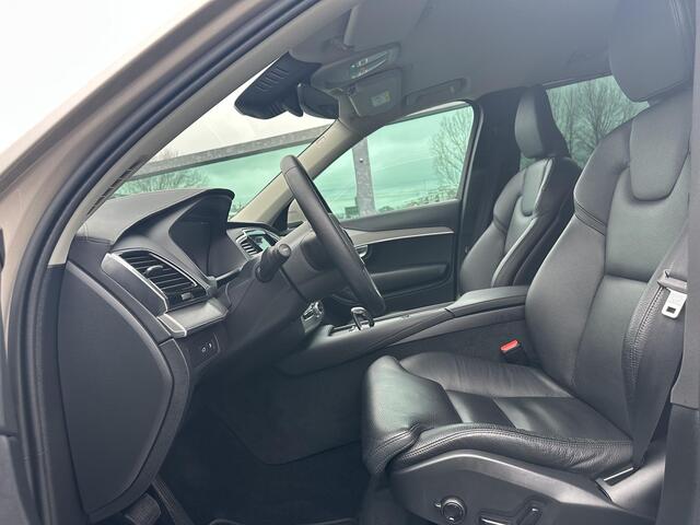 Volvo XC90 2.0 T8 Recharge AWD Ultimate Bright / Luchtvering / Trekhaak / Long Range / Elek. verstelbare stoelen / Voor+achter+stuur verwarmd / Harman Kardon / Keyless / BLIS / Pilot assist + ACC /