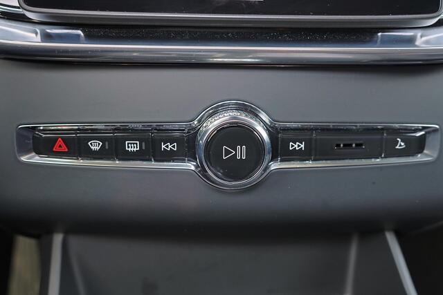 Volvo XC90 T8 Recharge AWD Plus Bright - Luchtvering - Panorama/schuifdak - IntelliSafe Assist & Surround - 360º Camera - Harman/Kardon audio - Adaptieve LED koplampen - Verwarmde voorstoelen, stuur & achterbank - Parkeersensoren voor & achter - Elektr. bedienb. voo