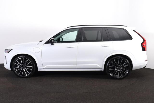 Volvo XC90 T8 Recharge AWD Ultra Dark - Luchtvering - Panorama/schuifdak - IntelliSafe Assist & Surround - 360º Camera - Bowers & Wilkins audio - Adaptieve LED koplampen - Verwarmde voorstoelen, stuur & achterbank - Parkeersensoren voor & achter - Elektr. bedienb. v