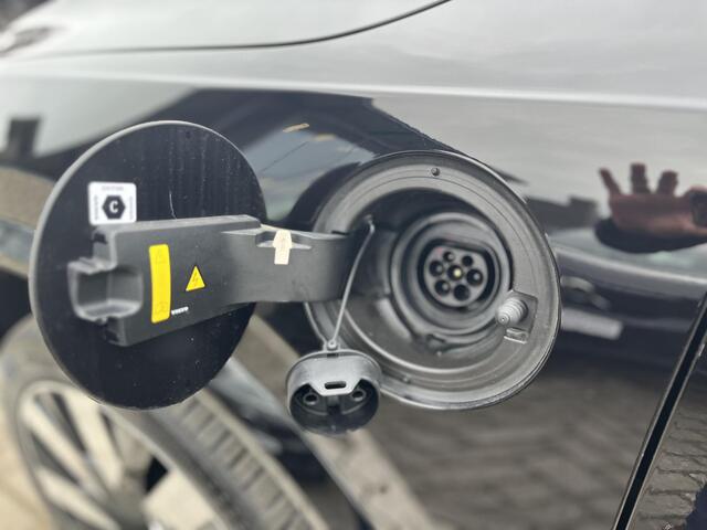 Volvo XC90 Ultra Dark | Geventileerd Leer | Head Up Display | 360 Graden Camera | Getinte Ramen |