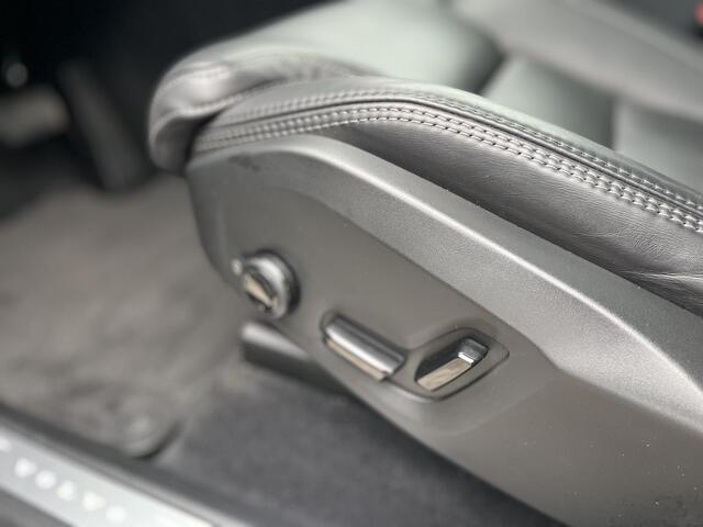 Volvo XC90 Ultra Dark | Geventileerd Leer | Head Up Display | 360 Graden Camera | Getinte Ramen |