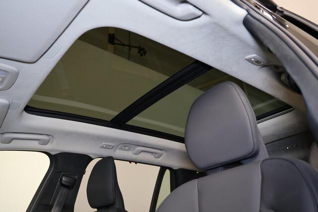 Volvo XC90 T8 Recharge AWD Ultra Dark - Panorama/schuifdak - IntelliSafe Assist & Surround - 360º Camera - Harman/Kardon audio - Adaptieve LED koplampen - Verwarmde voorstoelen, stuur & achterbank - Parkeersensoren voor & achter - Elektr. bedienb. voorstoelen met ge