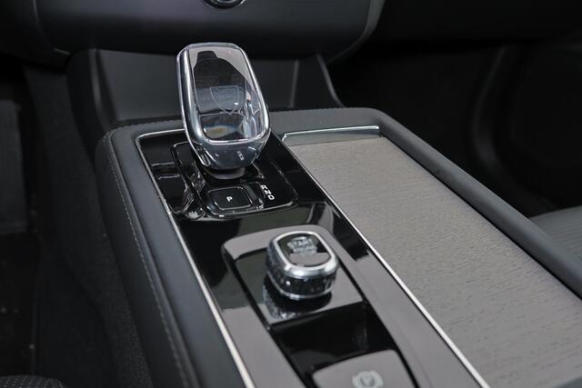 Volvo XC90 T8 Recharge AWD Ultra Dark - Luchtvering - Panorama/schuifdak - IntelliSafe Assist & Surround - 360º Camera - Bowers & Wilkins audio - Adaptieve LED koplampen - Verwarmde voorstoelen, stuur & achterbank - Parkeersensoren voor & achter - Elektr. bedienb. v