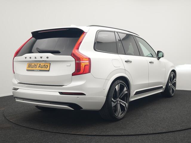 Volvo XC90 T8 Recharge AWD Ultimate Dark 7 Persoons LONG RANGE Plug In Hybrid 455pk Dealer O.H. PHEV | Trekhaak Af Fabriek | Panodak | Luchtvering | Adaptive Cruise | 360 Camera | Harman / Kardon | Lederen Sportstoelen Memory & Verwarmd | Google Assistent | Keyless 