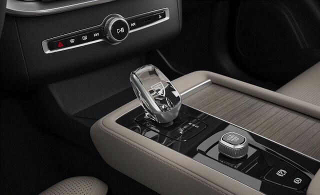 Volvo XC90 T8 455PK Automaat Plug-in Hybrid AWD Ultra Dark / Luchtvering / Bowers & Wilkins / 360 Camera / Head Up Display / Gelamineerde Ramen / 22'' Velgen /