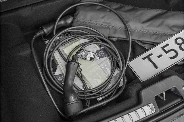 Volvo XC90 2.0 T8 Recharge AWD R-Design Pano Luchtvering Trekhaak H/K