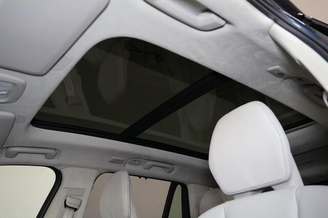 Volvo XC90 T8 Recharge AWD Ultra Bright - Luchtvering - Panorama/schuifdak - IntelliSafe Assist & Surround - 360º Camera - Bowers & Wilkins audio - Adaptieve LED koplampen - Verwarmde voorstoelen, stuur & achterbank - Parkeersensoren voor & achter - Elektr. bedienb.