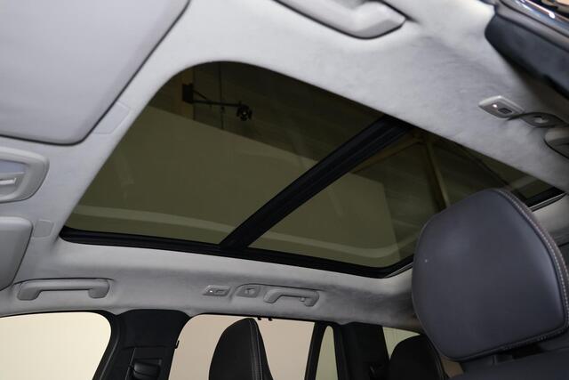 Volvo XC90 T8 Recharge AWD Ultra Dark - Luchtvering - Panorama/schuifdak - IntelliSafe Assist & Surround - 360º Camera - Bowers & Wilkins audio - Adaptieve LED koplampen - Verwarmde voorstoelen, stuur & achterbank - Parkeersensoren voor & achter - Elektr. bedienb. v