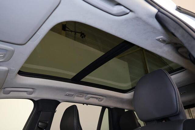 Volvo XC90 T8 Recharge AWD Ultra Dark - Luchtvering - Panorama/schuifdak - IntelliSafe Assist & Surround - 360º Camera - Bowers & Wilkins audio - Adaptieve LED koplampen - Verwarmde voorstoelen, stuur & achterbank - Parkeersensoren voor & achter - Elektr. bedienb. v