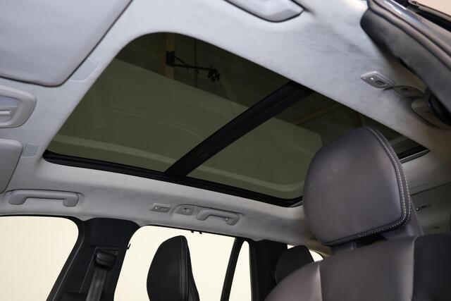 Volvo XC90 T8 Recharge AWD Ultra Dark - Luchtvering - Panorama/schuifdak - IntelliSafe Assist & Surround - 360º Camera - Bowers & Wilkins audio - Adaptieve LED koplampen - Verwarmde voorstoelen, stuur & achterbank - Parkeersensoren voor & achter - Elektr. bedienb. v