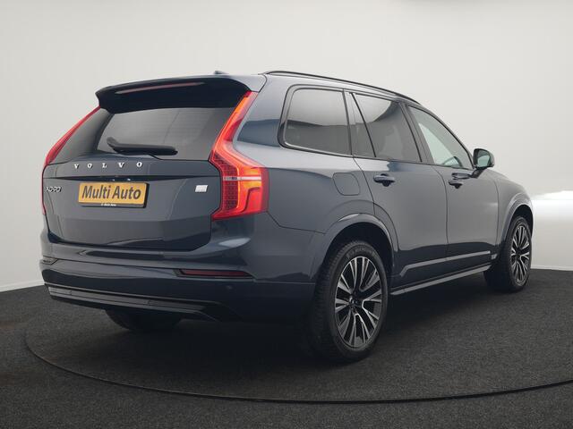 Volvo XC90 T8 Recharge AWD Plus Dark LONG RANGE 7 Persoons PHEV 455pk Dealer O.H. | Trekhaak Af Fabriek | Adaptive Cruise | Camera | Harman / Kardon | Lederen Sportstoelen Memory & Verwarmd | Google Assistent | Keyless | Blis | Stuur Verwarmd | Apple Carplay | Plug