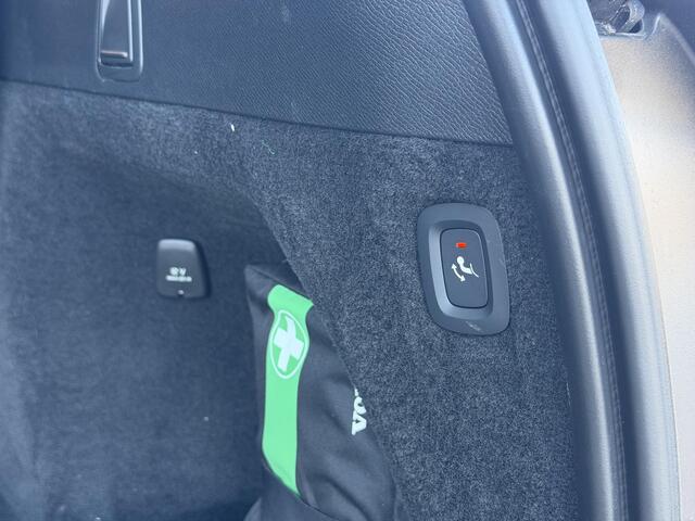 Volvo XC90 2.0 T8 Recharge AWD Ultimate Bright | Long Range | 360 Graden Camera | Lichtmetalen Velgen 21 inch | Trekhaak | Nappaleder | Head-up Display | Keyless Entry | Panoramadak | Elektrisch Verstelbare Voorstoelen | Cruise Control Adaptief | BLIS