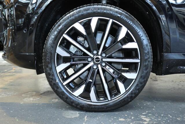 Volvo XC90 T8 Plug-in hybrid AWD Ultra Dark | Panoramadak | Luchtvering | Head-up display | 360 graden camera | Verwarmbare voorstoelen+achterbank+stuurwiel | Premium audio by Bowers&Wilkins | 7 zits | 21 inch Lichtmetalen velgen |