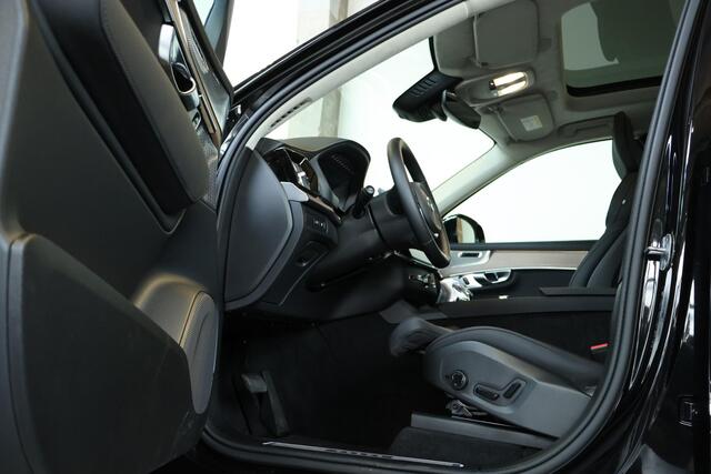 Volvo XC90 T8 Plug-in hybrid AWD Ultra Dark | Panoramadak | Luchtvering | Head-up display | 360 graden camera | Verwarmbare voorstoelen+achterbank+stuurwiel | Premium audio by Bowers&Wilkins | 7 zits | 21 inch Lichtmetalen velgen |