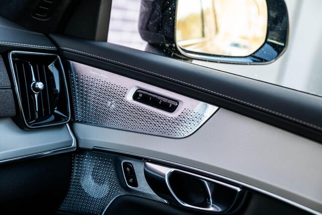 Volvo XC90 2.0 T8 Plug-in hybrid AWD Ultra Black Edition Executive | Luchtvering | Gelaagd Glas | Bowers & Wilkins | Massage & Ventilatie Stoelen | Panoramadak |