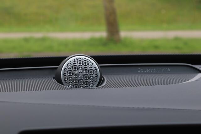 Volvo XC90 2.0 T8 456pk AWD Ultra Black Edition Pano/Bowers&Wilkins/360/Leder/Headup/Keyless/ACC/22"/Massage/Luchtvering/Trekhaak wegkl.