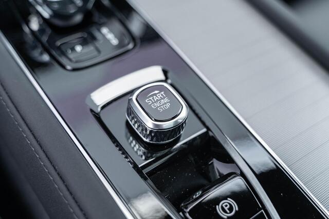 Volvo XC90 T8 Plug-in hybrid AWD Ultra Black Edition Edition Executive | Luchtvering | Gelaagd Glas | Bowers & Wilkins | Massage & Ventilatie Stoelen | Panoramadak |