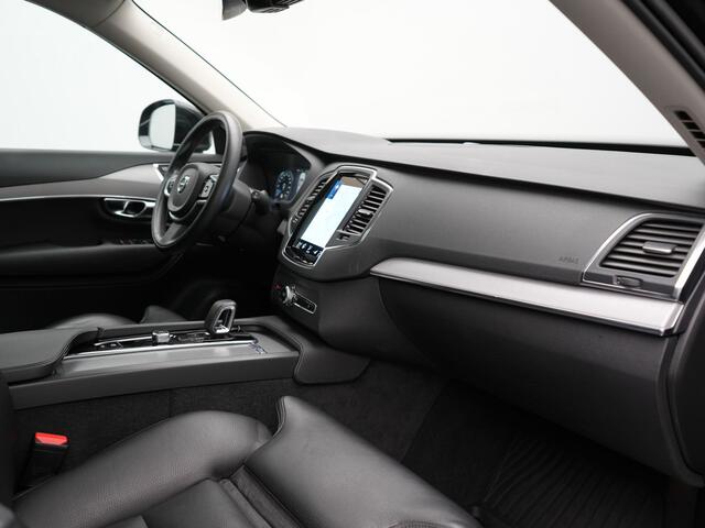 Volvo XC90 T8 Recharge AWD Inscription 7 Persoons PHEV 394pk | Panodak | Adaptive Cruise | Camera | Lederen Sportstoelen Memory & Verwarmd | Stuur Verwarmd | Keyless | Blis | Apple Carplay | Navigatie | DAB | Plug In Hybrid |