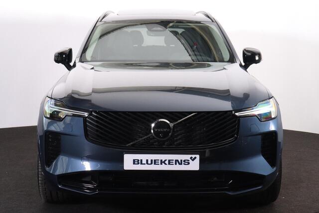 Volvo XC90 T8 Recharge AWD Ultra Dark - Luchtvering - Panorama/schuifdak - IntelliSafe Assist & Surround - 360º Camera - Harman/Kardon audio - Adaptieve LED koplampen - Verwarmde voorstoelen, stuur & achterbank - Parkeersensoren voor & achter - Elektr. bedienb. voor