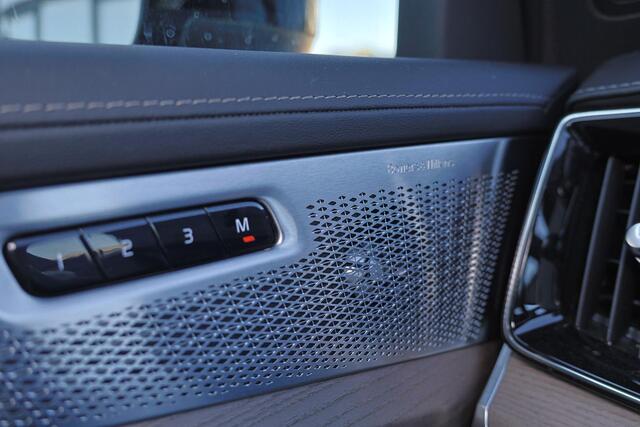 Volvo XC90 T8 Recharge AWD Plus Dark - Luchtvering - Panorama/schuifdak - IntelliSafe Assist & Surround - 360º Camera - Bowers & Wilkins audio - Adaptieve LED koplampen - Verwarmde voorstoelen, stuur & achterbank - Parkeersensoren voor & achter - Elektr. bedienb. vo