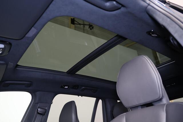 Volvo XC90 T8 Recharge AWD Ultra Dark Exec. Ed. - Luchtvering - Panorama/schuifdak - IntelliSafe Assist & Surround - 360º Camera - Bowers & Wilkins audio - Adaptieve LED koplampen - Verwarmde voorstoelen, stuur & achterbank - Parkeersensoren voor & achter - Elektr.