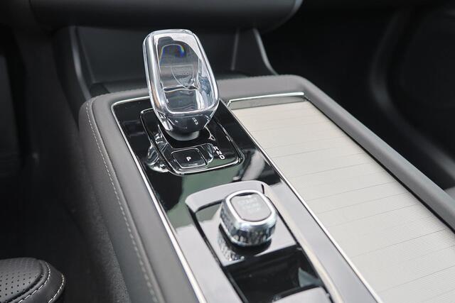 Volvo XC90 T8 Recharge AWD Ultra Dark Exec. Ed. - Luchtvering - Panorama/schuifdak - IntelliSafe Assist & Surround - 360º Camera - Bowers & Wilkins audio - Adaptieve LED koplampen - Verwarmde voorstoelen, stuur & achterbank - Parkeersensoren voor & achter - Elektr.