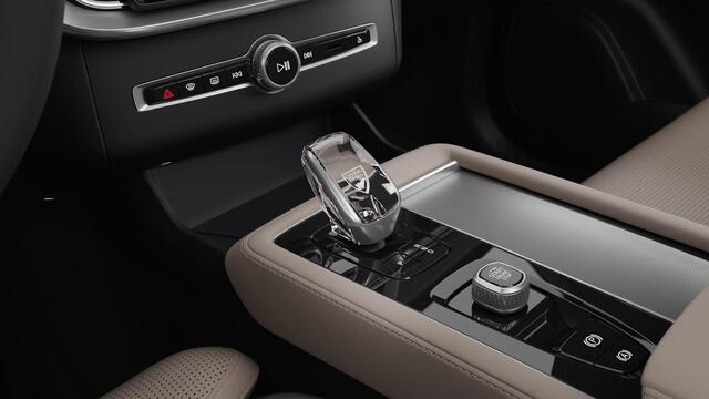 Volvo XC90 T8 Plug-in hybrid AWD Ultra Dark Exec. Ed. | Executive | Luchtvering | Gelaagd Glas | Bowers & Wilkins | Massage & Ventilatie Stoelen | Panoramadak |