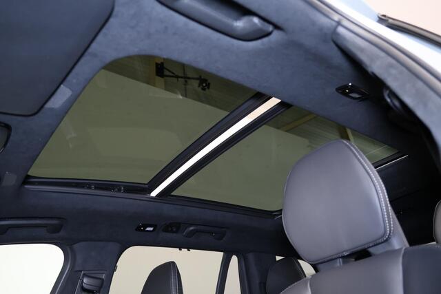 Volvo XC90 T8 Recharge AWD Ultra Dark Exec. Ed. - Luchtvering - Panorama/schuifdak - IntelliSafe Assist & Surround - 360º Camera - Bowers & Wilkins audio - Adaptieve LED koplampen - Verwarmde voorstoelen, stuur & achterbank - Parkeersensoren voor & achter - Elektr.