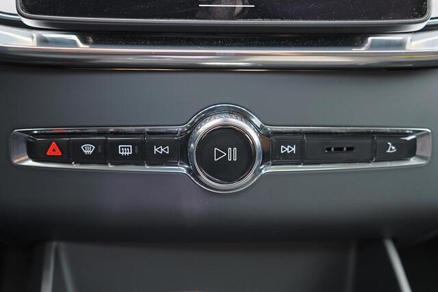 Volvo XC90 T8 Recharge AWD Ultra Bright - Luchtvering - Panorama/schuifdak - IntelliSafe Assist & Surround - 360º Camera - Bowers & Wilkins audio - Adaptieve LED koplampen - Verwarmde voorstoelen, stuur & achterbank - Parkeersensoren voor & achter - Elektr. bedienb.