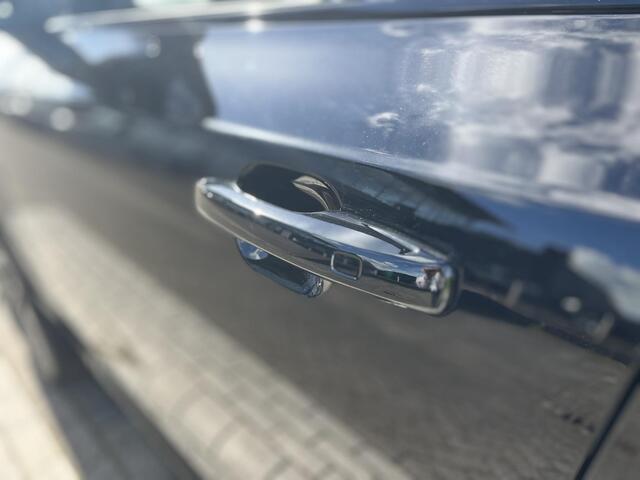 Volvo XC90 T8 Plug-in hybrid AWD Ultra Dark | Trekhaak | Luchtvering | Bowers & Wilkins audio | Massagestoelen |