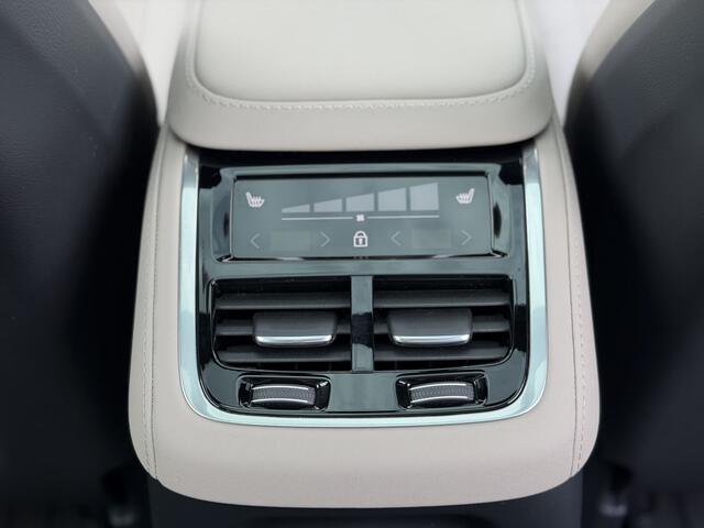 Volvo XC90 T8 Plug-in hybrid AWD Ultra Dark | Panorama | Luchtvering | B&W | Massage + Ventilatie | Alcantara hemel