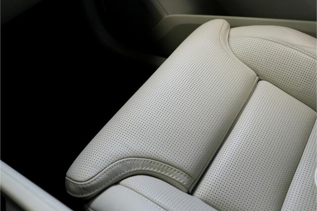Volvo XC90 2.0 T8 AWD 335kW/456pk Aut8 Recharge Ultra Bright 7P LUCHTVERING + BOWERS&WILKINS + EL. TREKHAAK + ADAPT.CRUISE + PANORAMADAK + HEAD-UP + STOEL-&STUURVERWARMING + LEDEREN DASHBOARD + 360 CAMERA + STOELVENTILATIE + ACHTERBANKVERWARMING + 21" LM-VELGEN!!