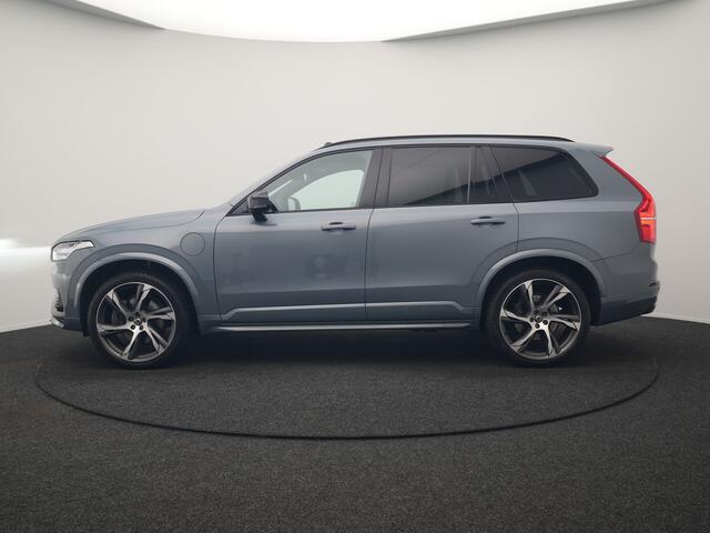 Volvo XC90 T8 Recharge AWD R-Design 7 Pers Long Range PHEV 456pk Dealer O.H | Luchtvering | Trekhaak Af Fabriek | Panodak | 360 Camera | Adaptive Cruise | Harman / Kardon | Alcantara Sportstoelen Memory & Verwarmd | Keyless | Pilot Assist | Apple Carplay | Stuur Ve