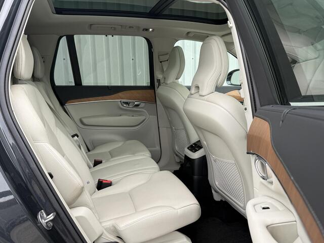 Volvo XC90 2.0 T8 Recharge AWD R-Design / SoH accupakket 97% / Dealer onderhouden / 7 Persoons / Panoramisch schuif/kantel dak / Geheugenfunctie voorstoelen / Elektrisch wegklapbare trekhaak 2350 kg trekgewicht / Harman Kardon Audio / All Season banden / Apple CarPl