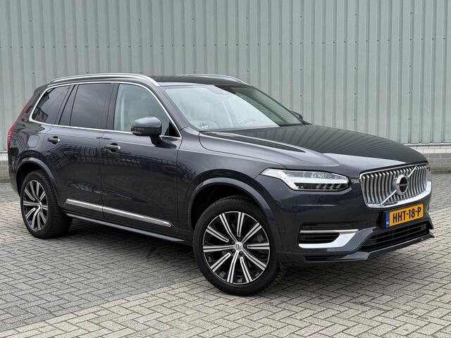 Volvo XC90 2.0 T8 Recharge AWD R-Design / SoH accupakket 97% / Dealer onderhouden / 7 Persoons / Panoramisch schuif/kantel dak / Geheugenfunctie voorstoelen / Elektrisch wegklapbare trekhaak 2350 kg trekgewicht / Harman Kardon Audio / All Season banden / Apple CarPl